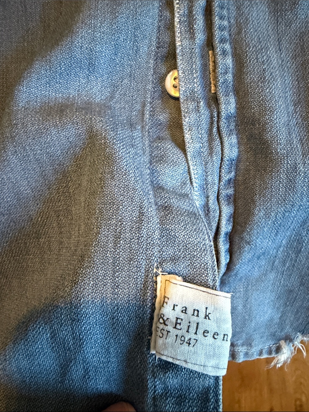 Frank & Eileen denim Casual Button-Front top size medium. - Picture 2 of 6
